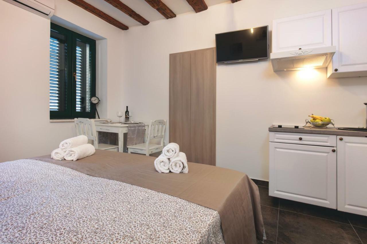 Studio Apartments Insula Split Exteriér fotografie